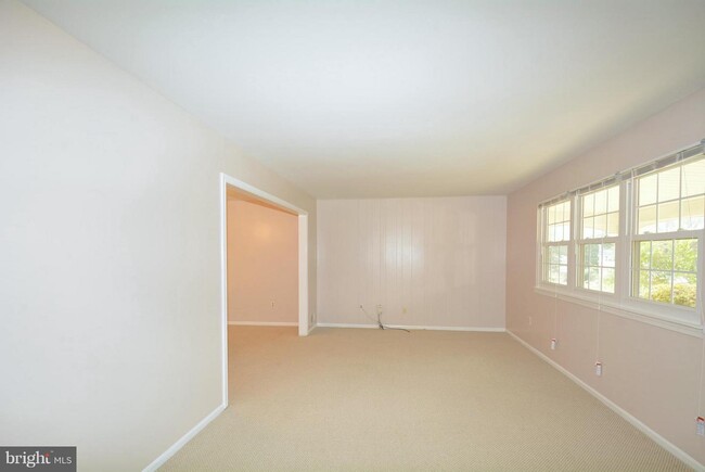 Building Photo - 5111 Gainsborough Dr