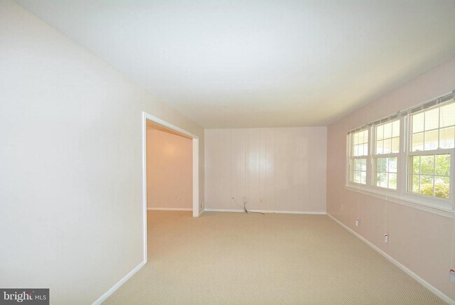 Foto del edificio - 5111 Gainsborough Dr