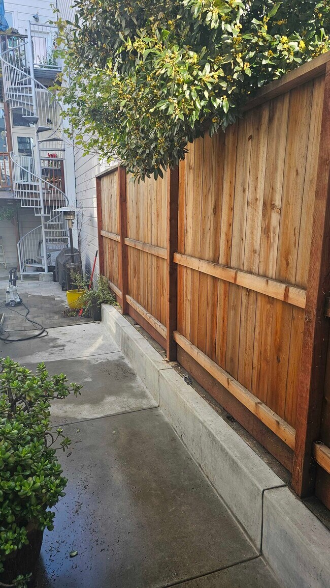 Building Photo - 52 Landers St