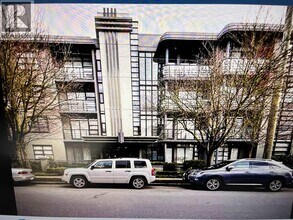 Building Photo - 2828 Yew St