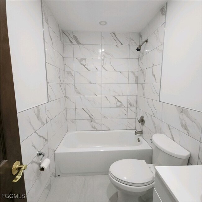 Foto del edificio - 1021 NE 8th Terrace