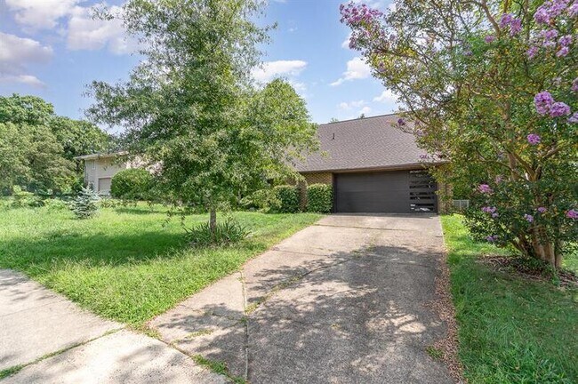 Building Photo - 6807 Vantage Dr