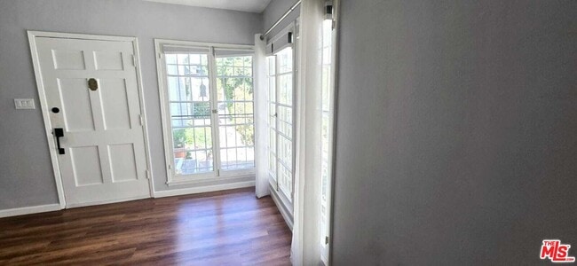 Building Photo - 158 S Elm Dr