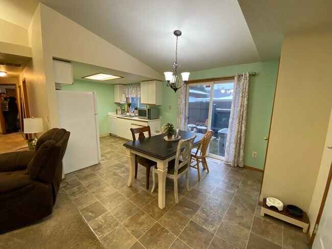 Kitchen - 14813 SE Arista Dr