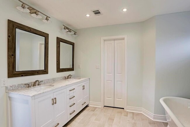 Foto del edificio - 11219 Ash Creek Dr