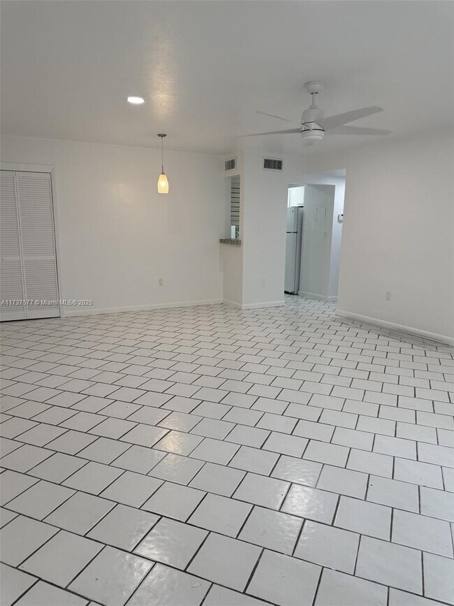 Foto del edificio - 9400 SW 77th Ave