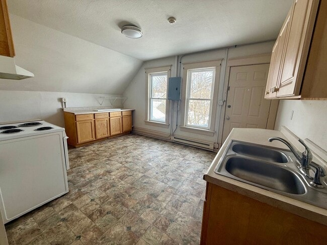 Building Photo - 724 Washington St