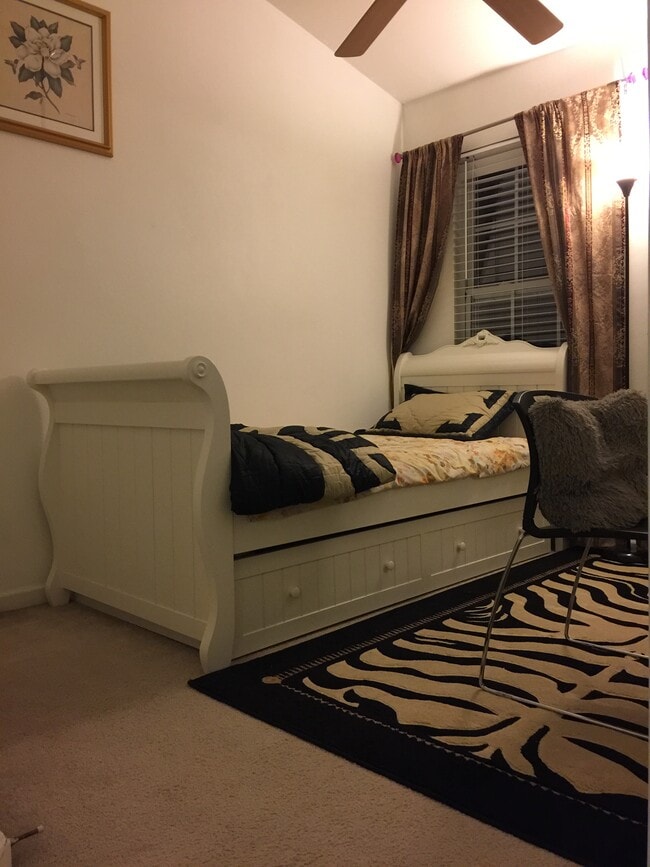 Building Photo - 2830 Barrymore St