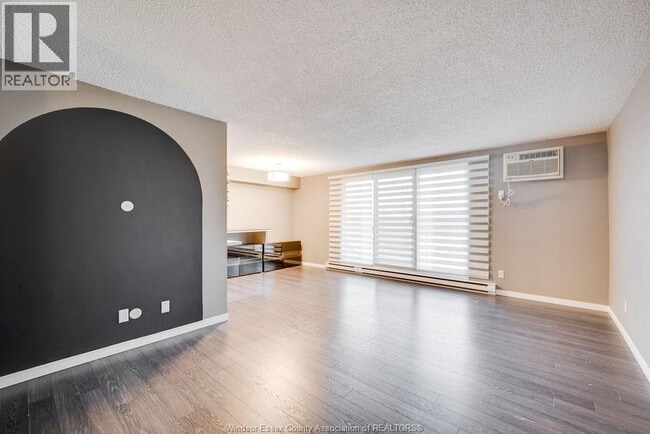 Building Photo - 9099 Riverside Dr E