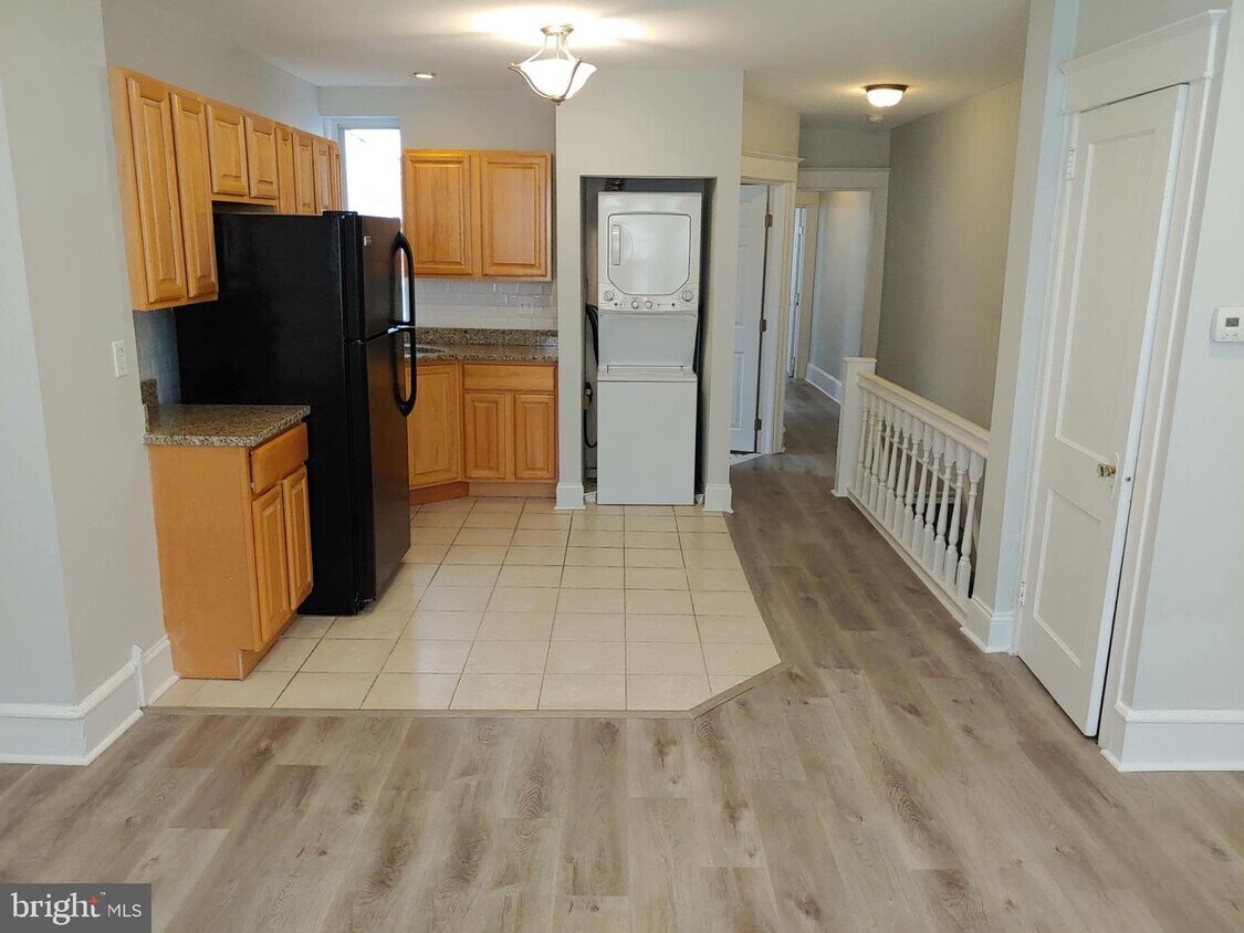 Primary Photo - 2059 Snyder Ave