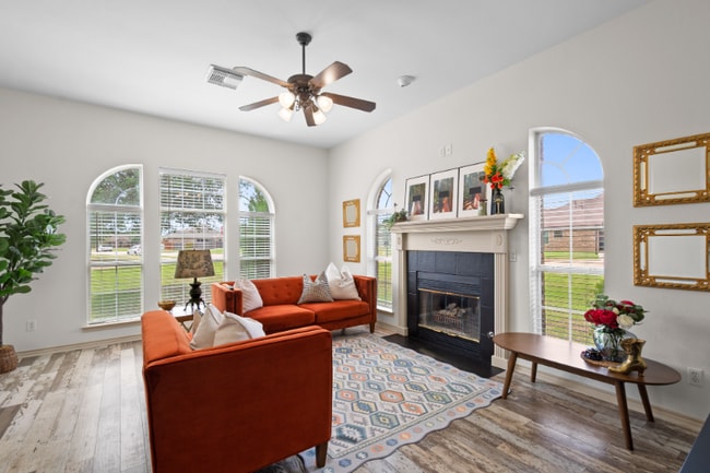 Foto del edificio - 5401 Blazing Star Ln