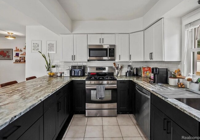 Kitchen - 2204 Mahan St