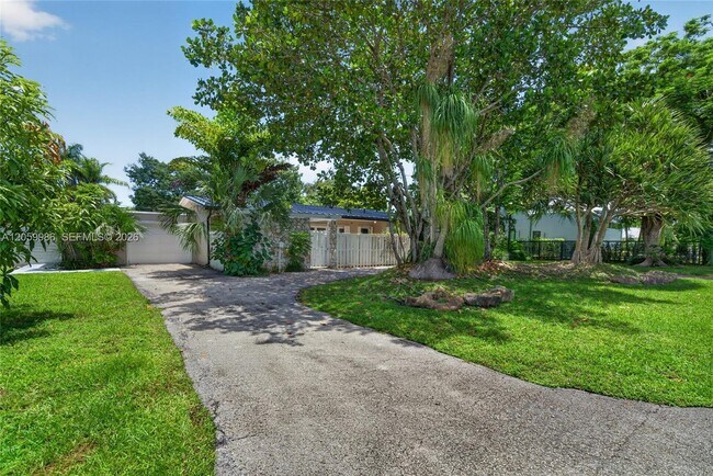 Building Photo - 12935 SW 81st Ave