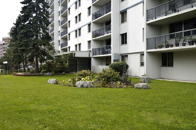 Photo du bâtiment - McCowan Apartments