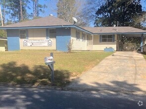 Building Photo - 506 Hillcrest Rd