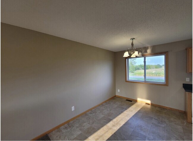 Foto del edificio - 9208 Golden Pond Lane