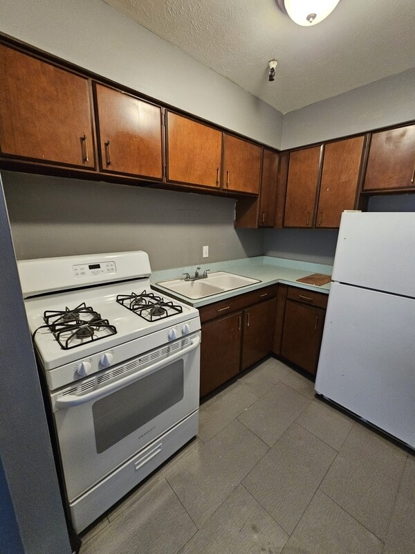 Foto del edificio - 18051 Lakeshore Blvd