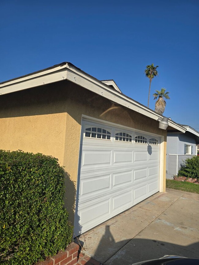 Building Photo - Spacious Rental in Garden Grove