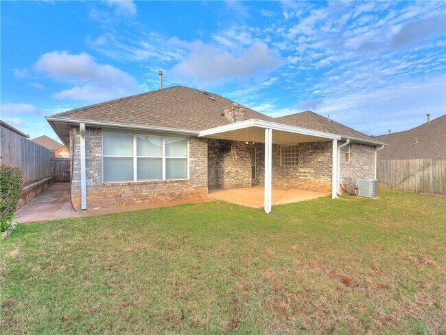 Foto del edificio - 1004 SW 127th Pl