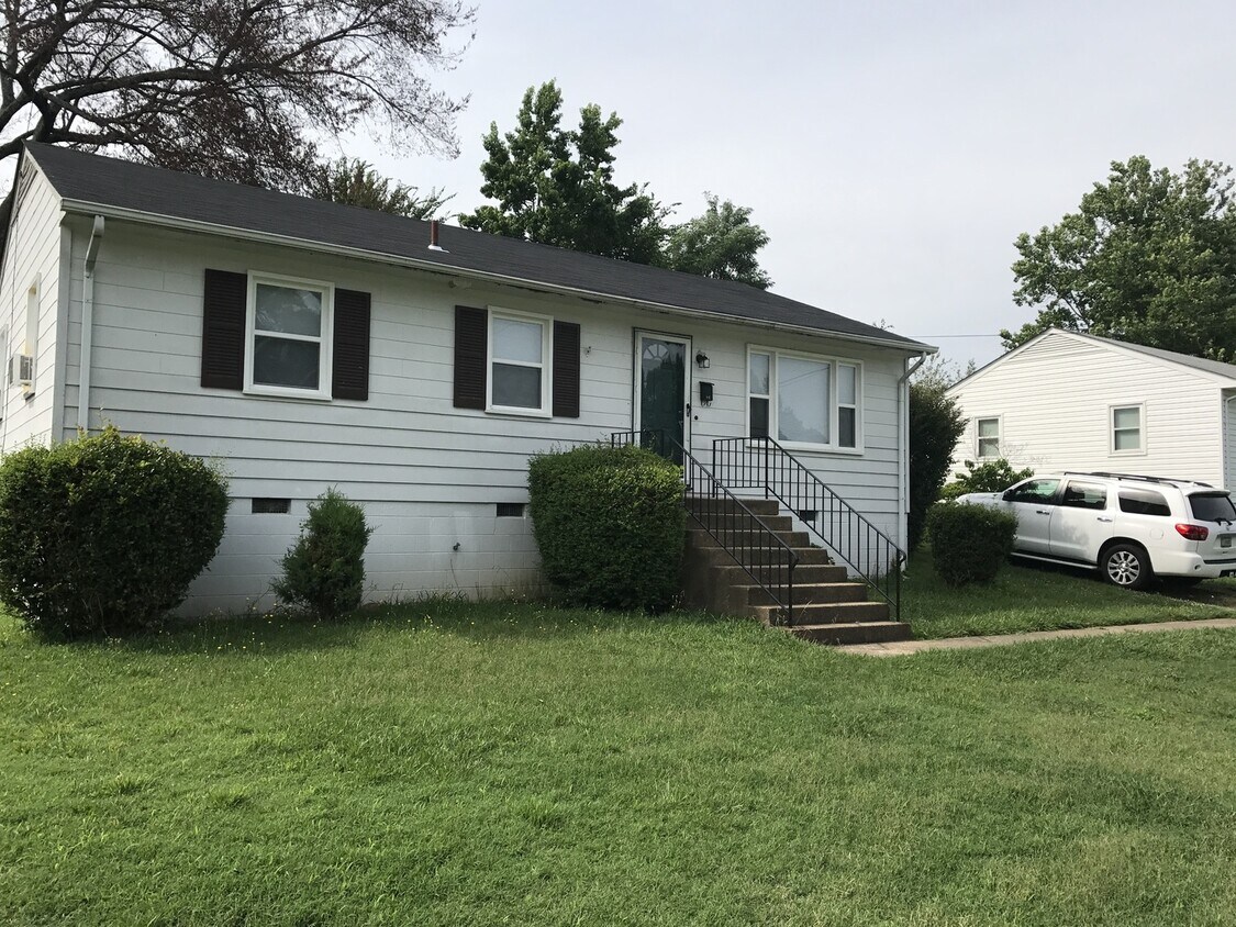 102 N Grove Ave, Highland Springs, VA 23075 House Rental in Highland Springs, VA