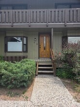 Building Photo - 19 W Oak Ave