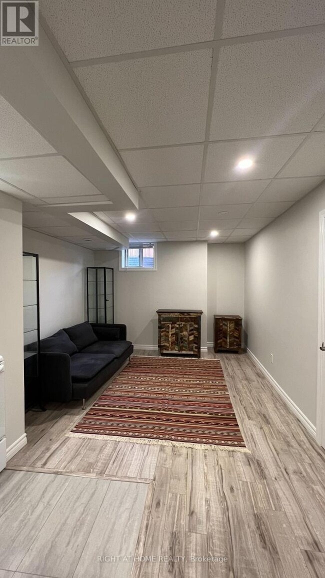 Building Photo - 9 Claudview St