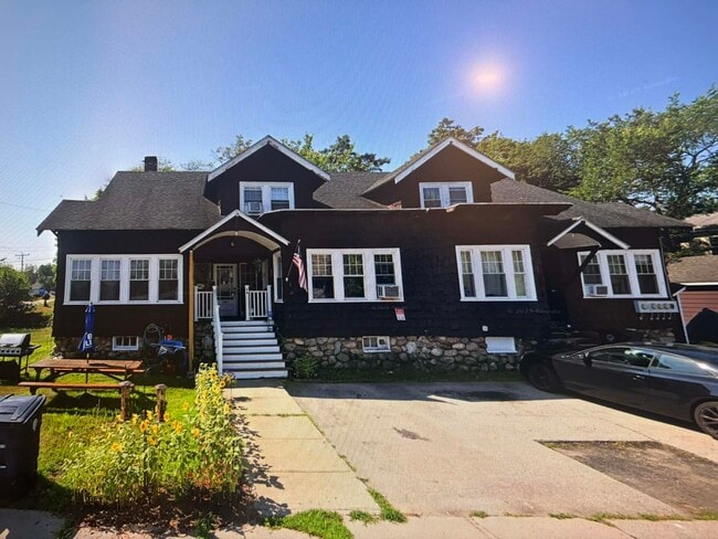 Building Photo - 4 Fossa Ave