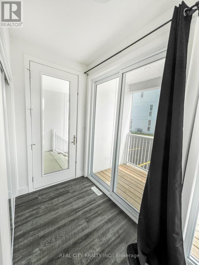 Photo du bâtiment - 234 Edgevalley Rd