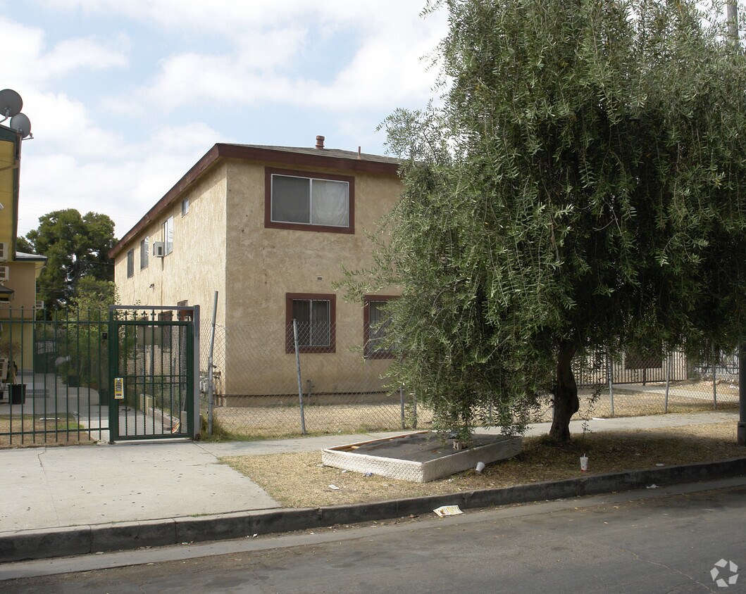 Primary Photo - 5750 Waring Ave