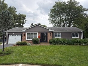 Building Photo - 303 Lee Ct