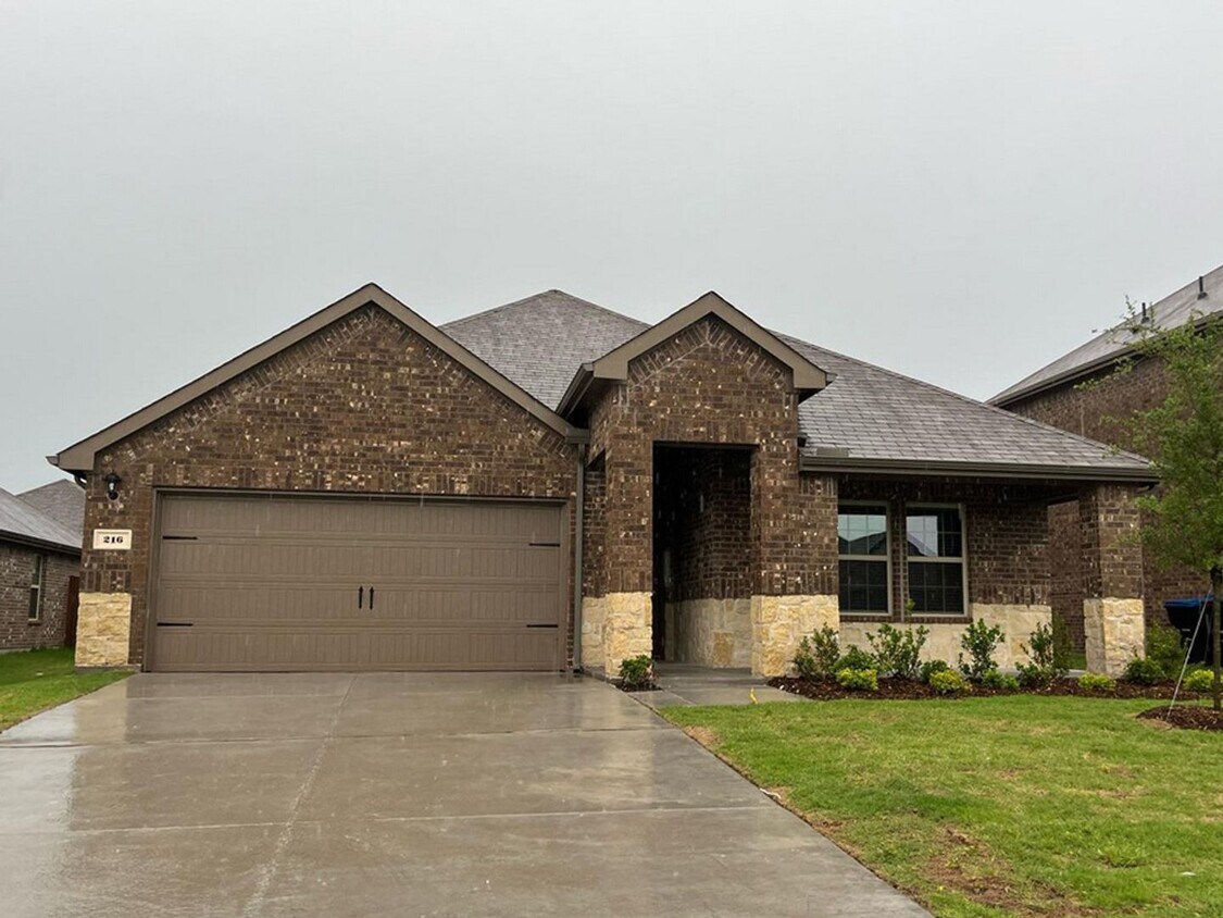 Foto principal - Welcome to this spacious rental home offer...