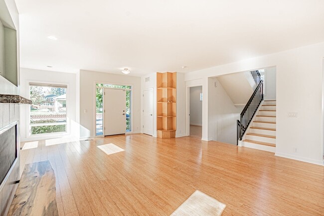 Foto del edificio - Stunning 4-Bedroom, 3.5-Bathroom Denver Ho...