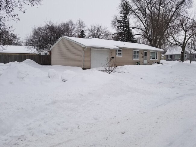 Foto del edificio - 401 Highland Rd