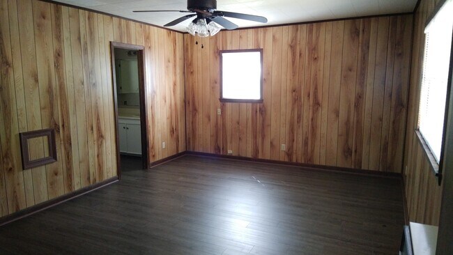 Building Photo - 214 Cain Ave