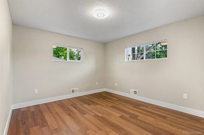 Foto del edificio - 10821 Larry Dr