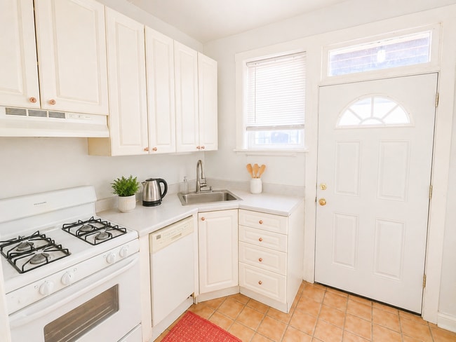 Building Photo - 446 W Arlington Pl