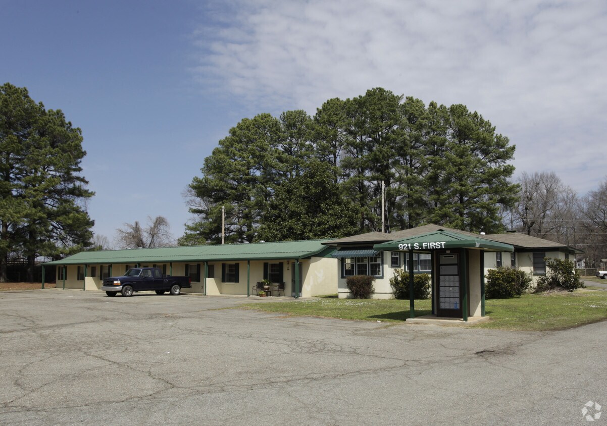 Building Photo - The Oxford Apartments