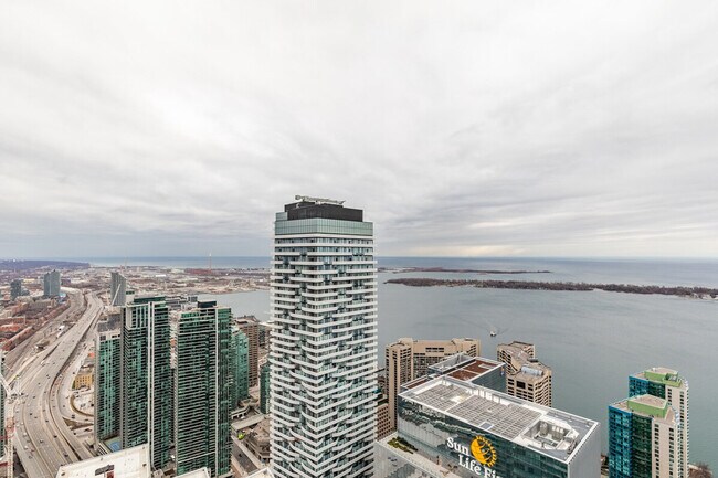 Photo du bâtiment - 7 Grand Trunk Crescent