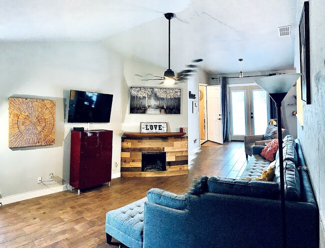 Building Photo - 1614 Collin Dr