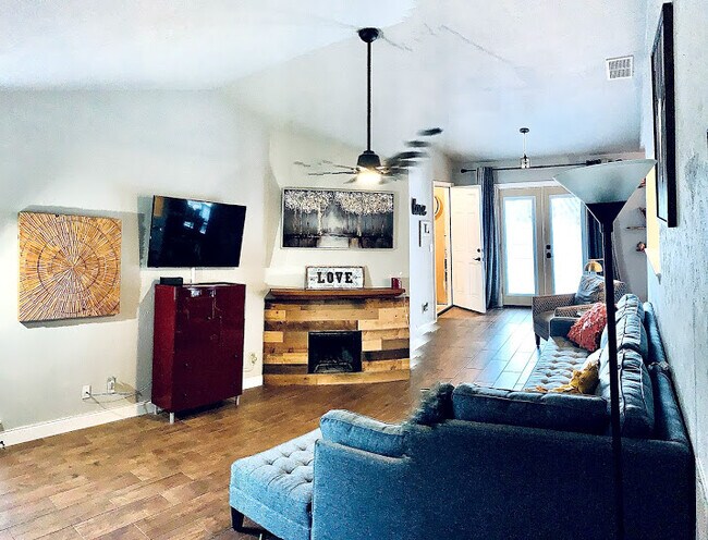 Foto del edificio - 1614 Collin Dr