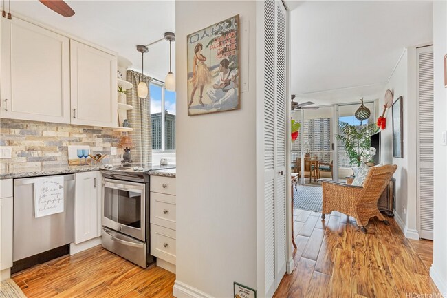 Building Photo - Elevated Island Living: High-Floor Corner Gem with Harbor & Sunset Vistas