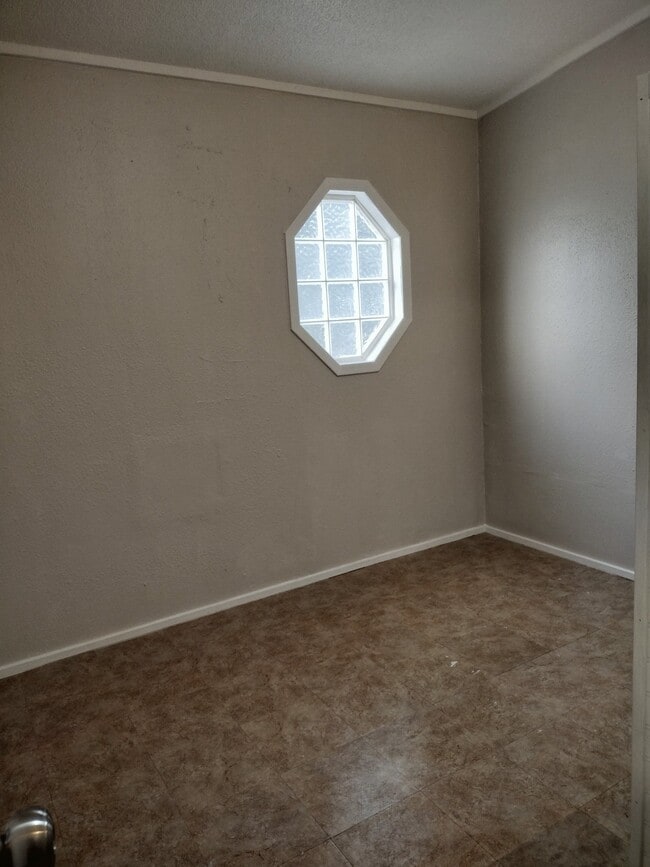 Building Photo - 671 Co Rd 665