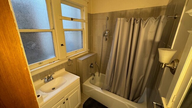 Foto del edificio - Belmont Apartments 611 Gertrud, 402 S 6th,...