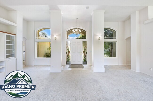 Building Photo - 418 E Trailside Dr