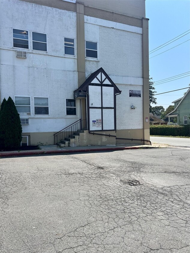 Primary Photo - 39 Church St