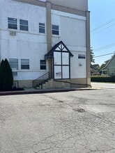 Building Photo - 39 Church St