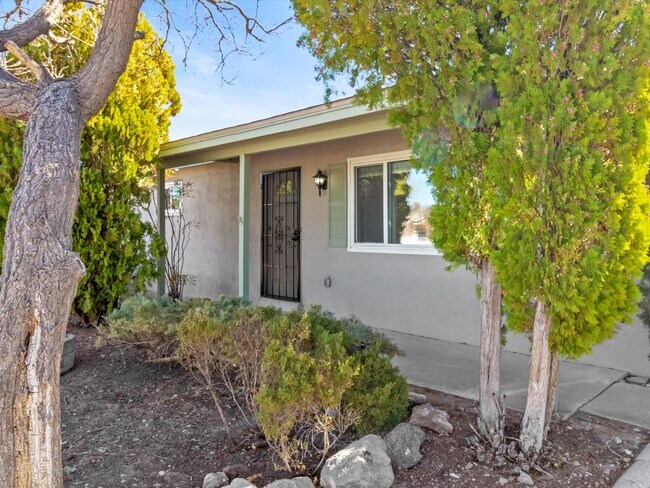 Foto del edificio - Spacious 4-Bed, 2-Bath Home | Large Backyard| Quick Access to Highway 528 and Other Routes| Pre-L...