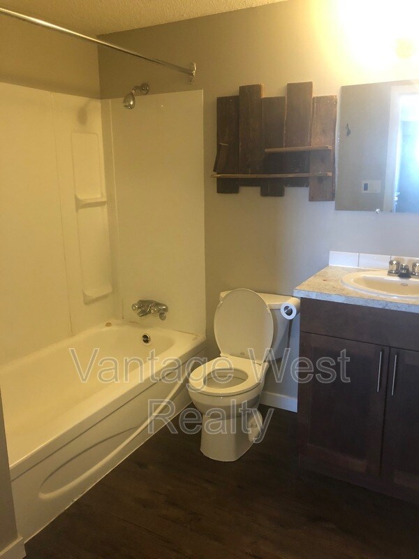 Photo du bâtiment - 235 Husch Rd