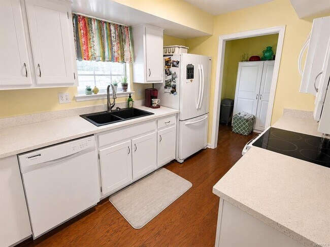 Foto del edificio - 2940 Willow Ln Dr