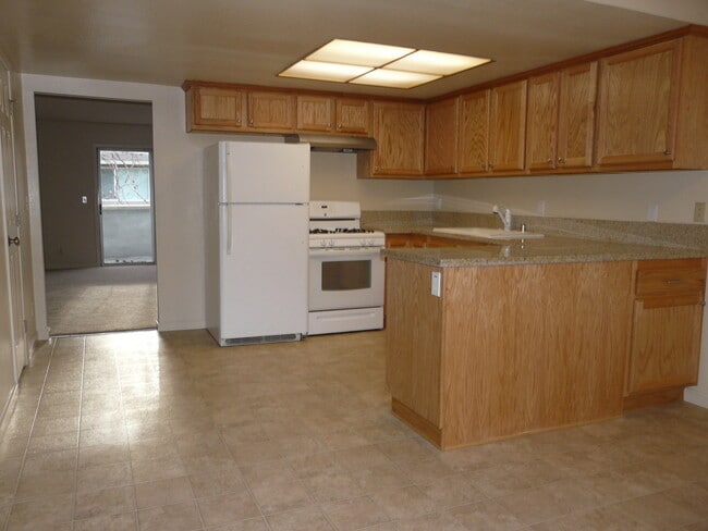 Foto del edificio - Upstairs Renovated 2 Bedroom 2 Bath in 4-plex near Willow Glen Border!